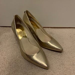 Michael Kors gold pumps